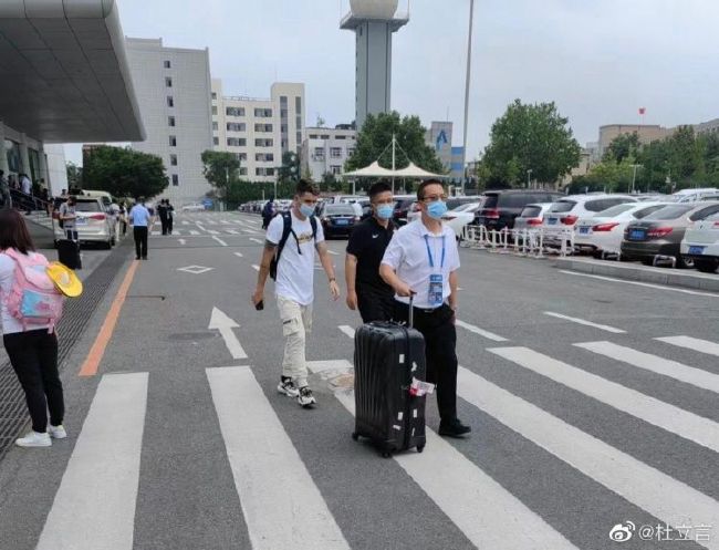 据西班牙媒体《马卡报》报道，卡塞米罗考虑冬窗离开曼联，他收到了沙特的重要报价。